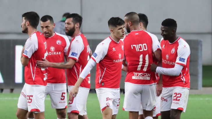 שחקני הפועל באר שבע חוגגים