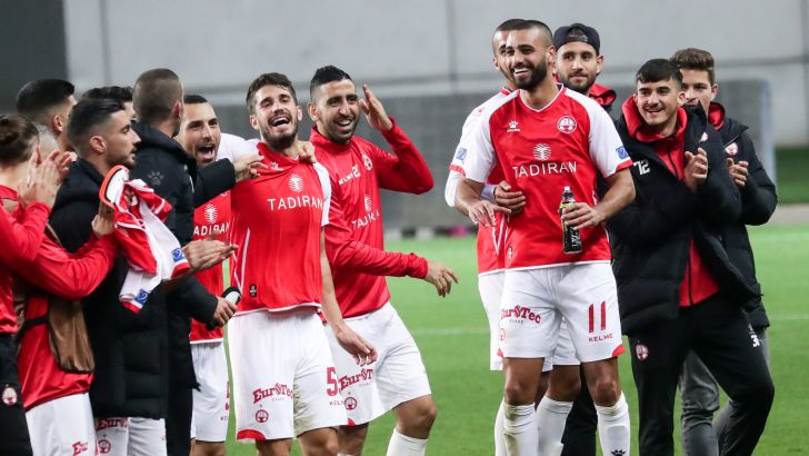 שחקני הפועל באר שבע חוגגים