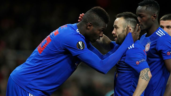 שחקני אולימפיאקוס חוגגים