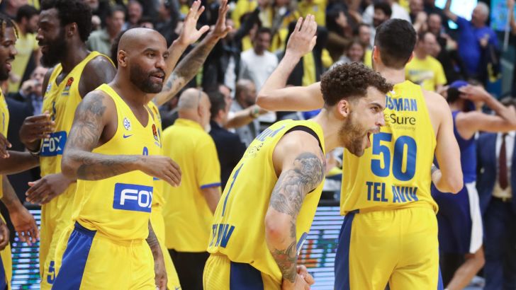 ווילבקין וחבריו חוגגים