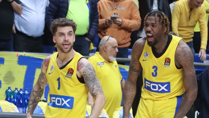 ווילבקין וחבריו חוגגים