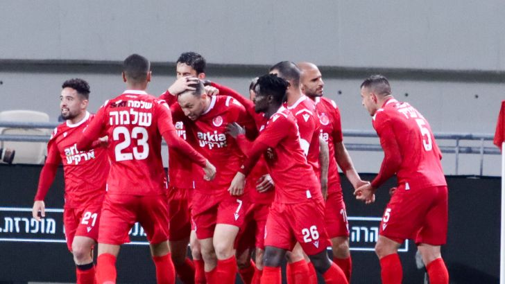 שחקי הפועל תל אביב חוגגים