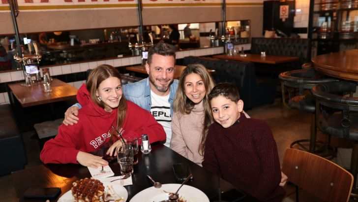 רונן פייגנבוים עם המשפחה