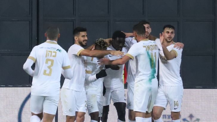 שחקני אשדוד חוגגים