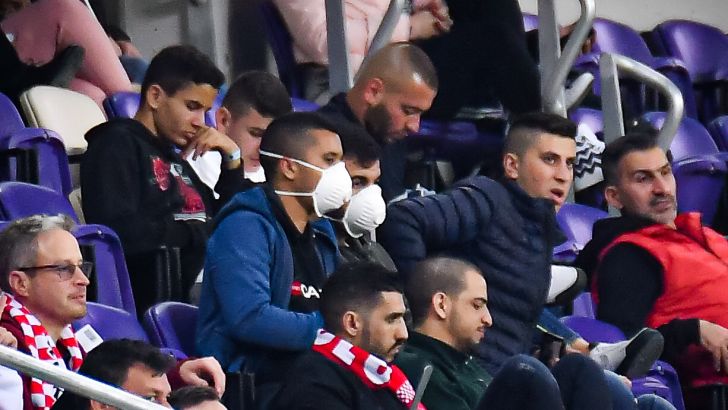 אוהדי הפועל תל אביב חוששים מנגיף הקורונה