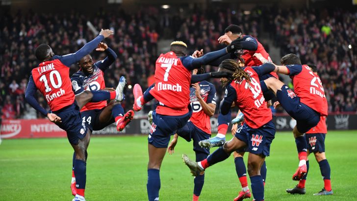 שחקני ליל חוגגים