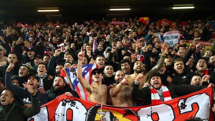 אוהדי אתלטיקו מדריד באנפילד