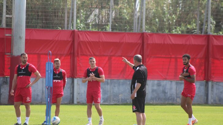 ניר קלינגר, שחקני הפועל תל אביב