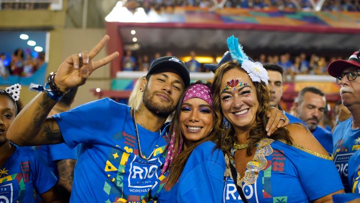 ניימאר ואמא שלו בקרנבל