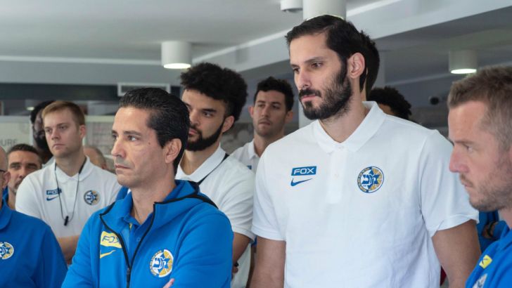 מכבי תל אביב בביקור במחנה חלמו