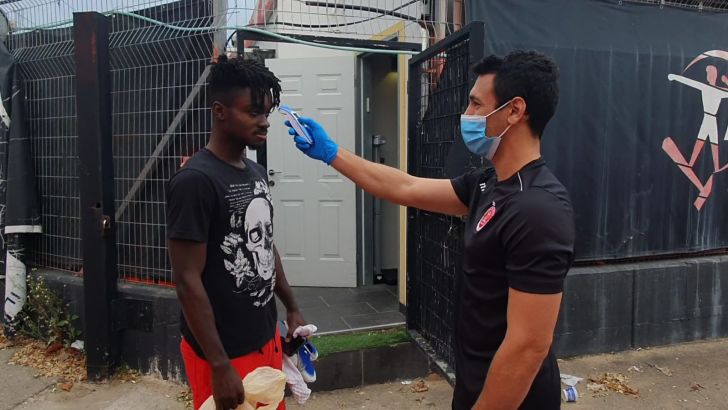 מודדים חום לעמנואל בואטנג