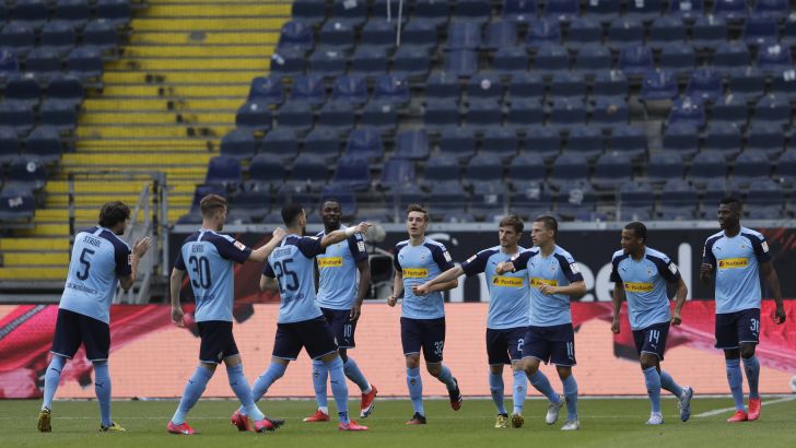 שחקני מנשנגלדבאך חוגגים