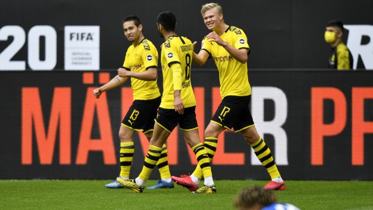 שחקני בורוסיה דורטמונד חוגגים