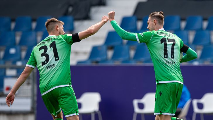 שחקני האנובר חוגגים