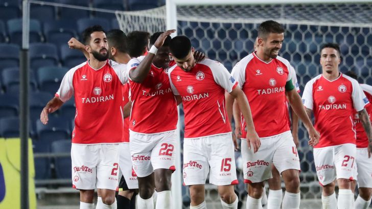 שחקני הפועל באר שבע חוגגים