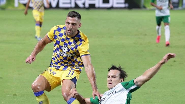 טרנט סיינסבורי, איתי שכטר