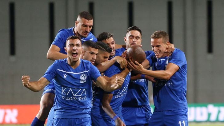 אור אינברום, דניאל גולני ושחקני מכבי פתח תקווה