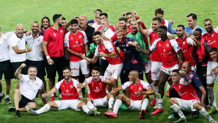 שחקני הפועל באר שבע חוגגים