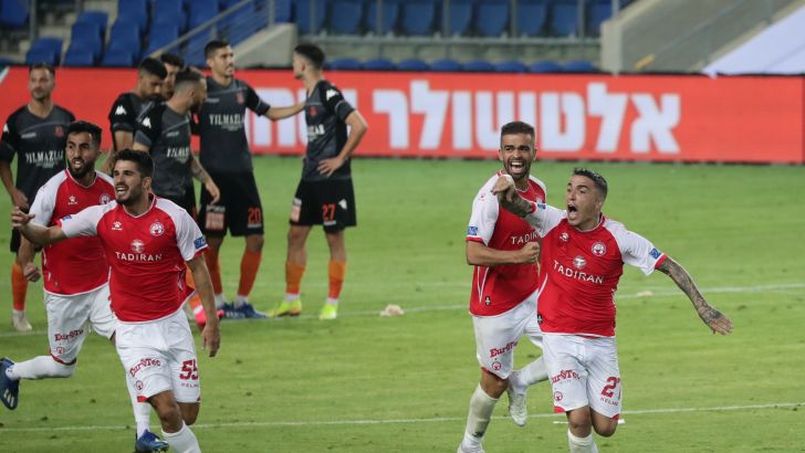 שחקני הפועל באר שבע חוגגים