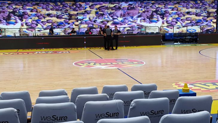 מסכים בהיכל ביד אליהו