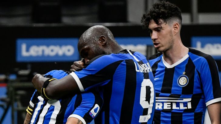 שחקני אינטר חוגגים