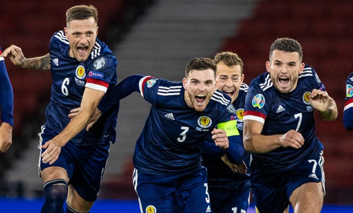 אנדי רוברטסון והסקוטים חוגגים