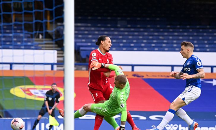 וירג'יל ואן דייק נפגע על ידי פיקפורד