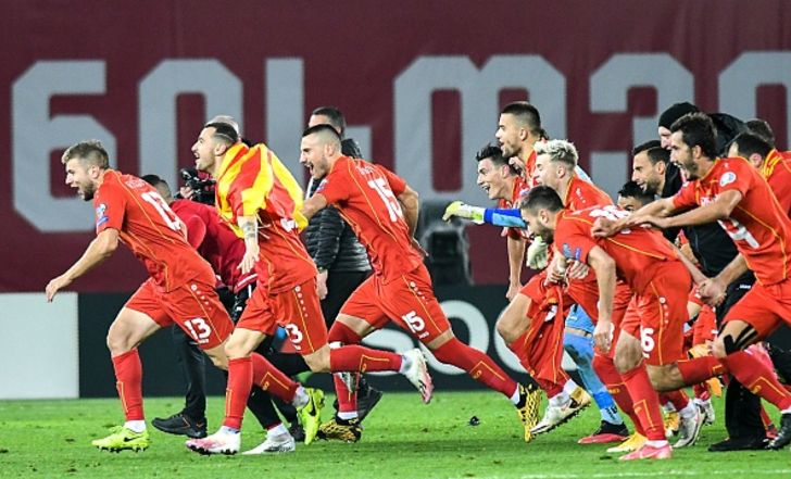 שחקני מקדוניה הצפונית חוגגים העפלה ליורו