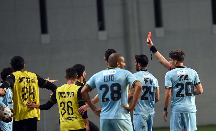 פריד שולף את האדום לאלירן עטר