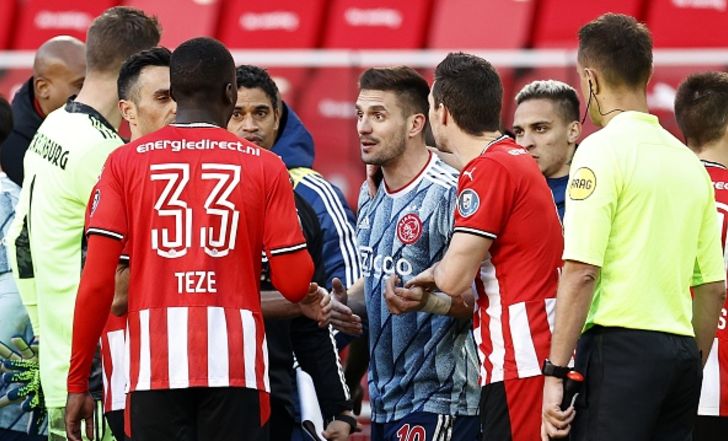 דושאן טאדיץ' התעמת עם שחקני פ.ס.וו