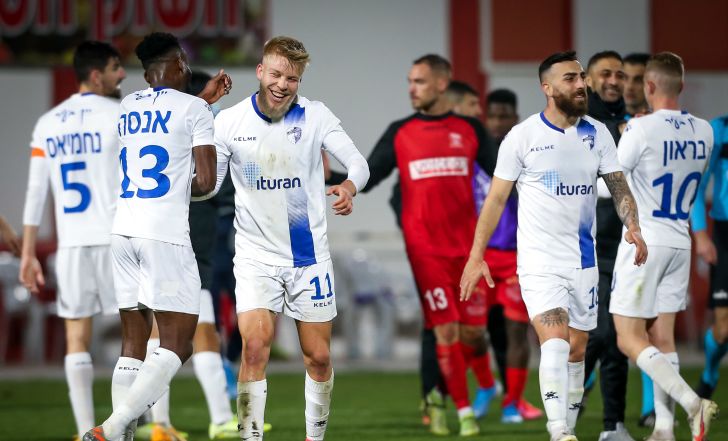 שחקני קריית שמונה חוגגים