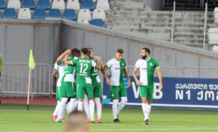 שחקני מכבי חיפה חוגגים עם דין דוד