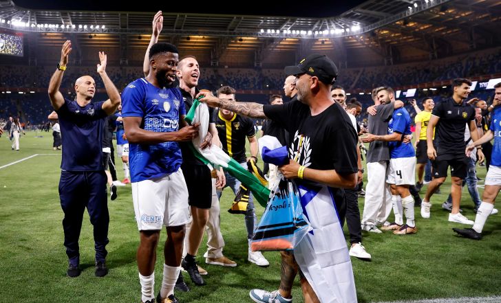 פרד פריידי חוגג עם אוהדי בית"ר