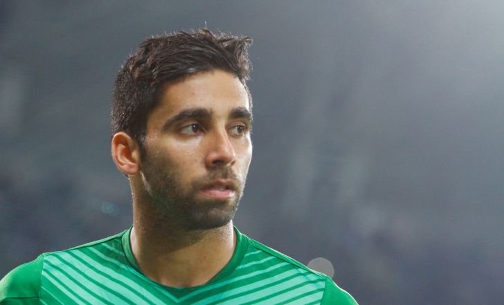 חן עזרא. חוזה חדש בדרך