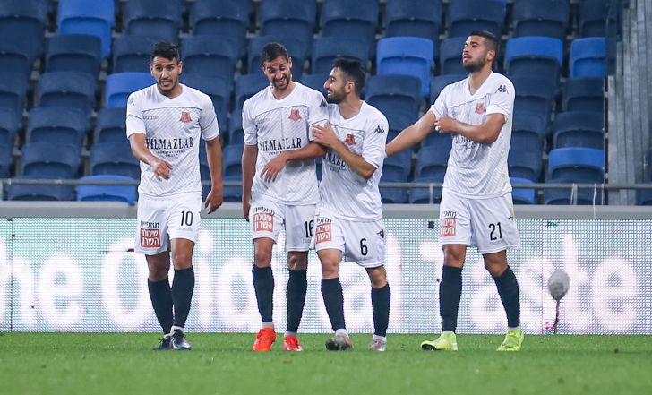 שחקני בני יהודה חוגגים