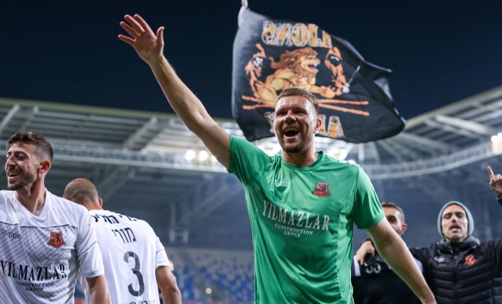 אמיליוס זובאס חוגג