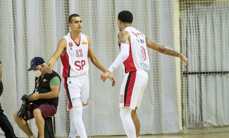 ים מדר, ג'ורדן דייויס