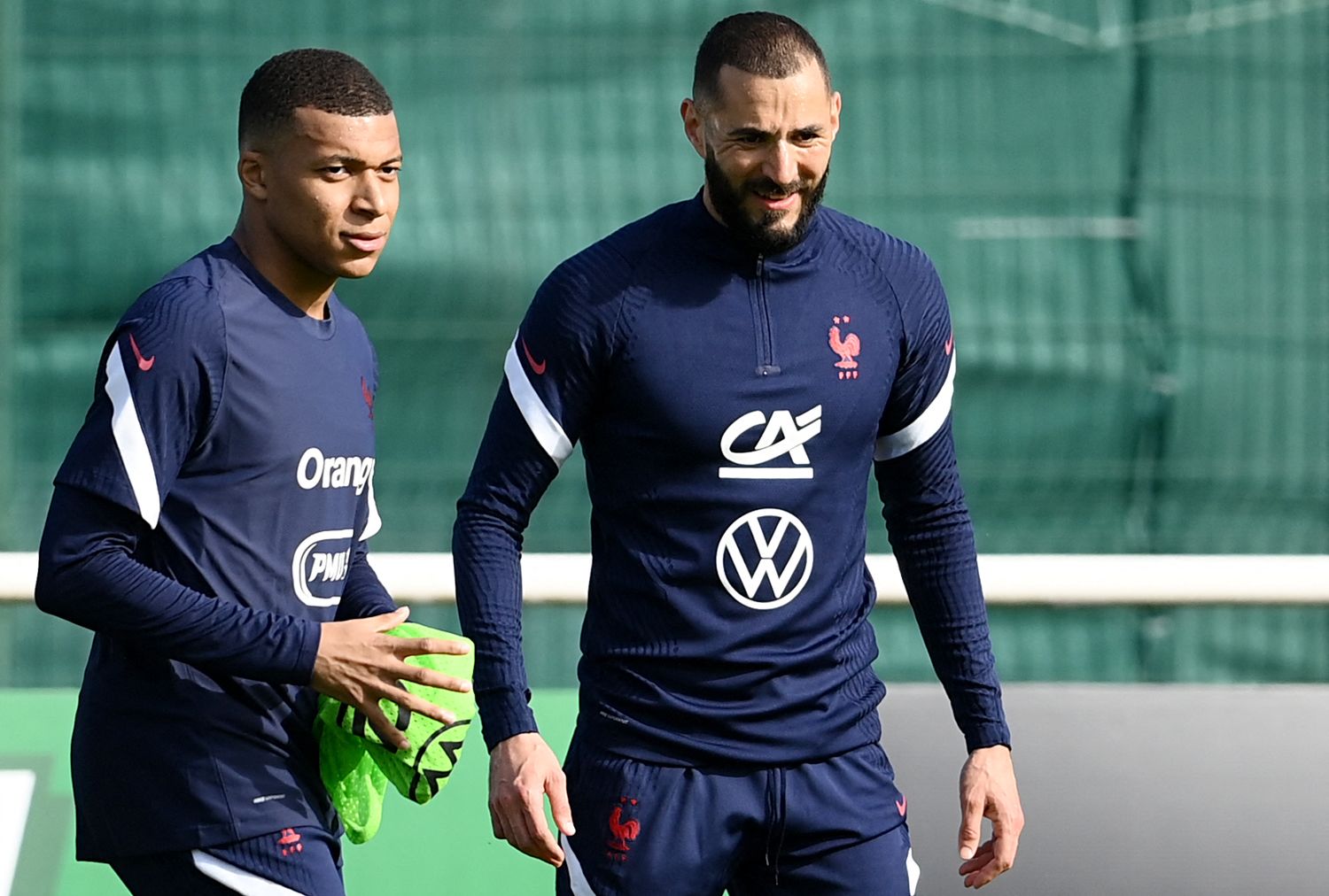 ×¨××× ××