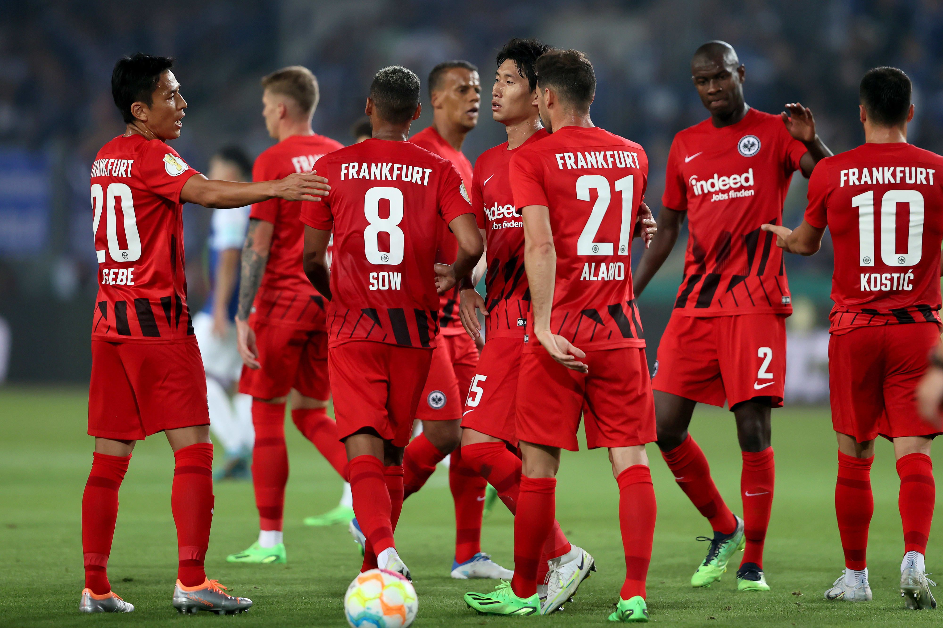 'v,ktvf ,ffhbz. Айнтрахт мемы. Герб айнтрахта. Айнтрахт бавария прогноз. Бавария айнтрахт прямой.