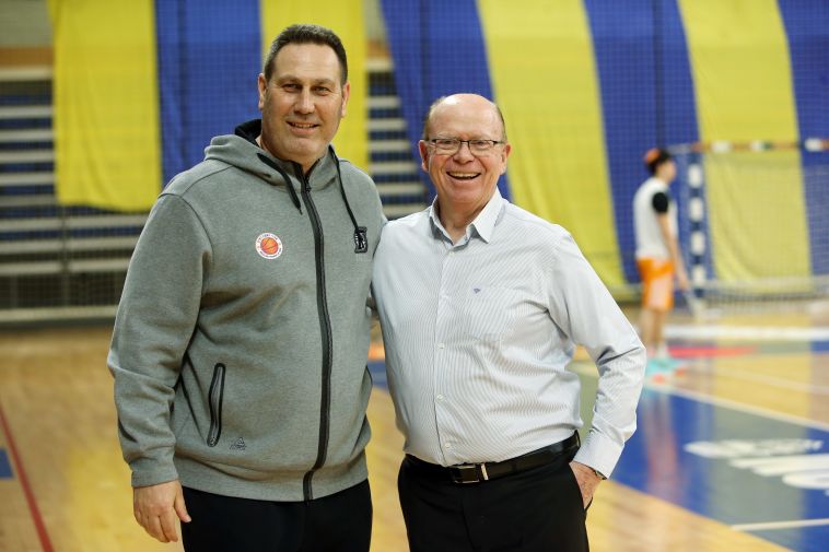 ××¦××§ ×¤×¨×: 