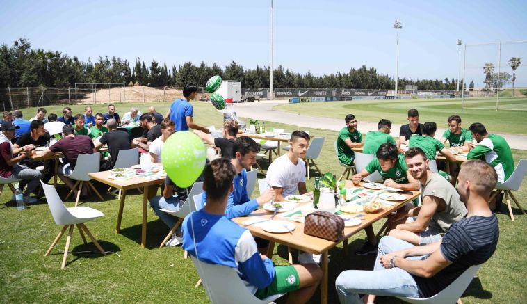 בריתה בהפתעה לסיאל קהת. צילום: אתר מכבי חיפה בריתה בהפתעה לסיאל קהת. צילום: אתר מכבי חיפה