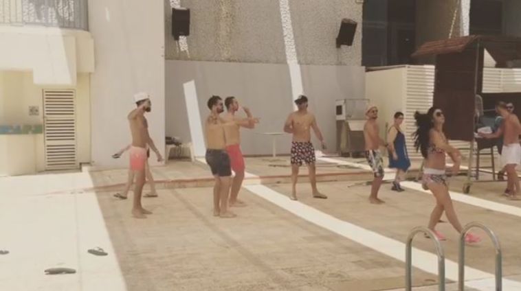 שחקני האלופה חוגגים שחקני האלופה חוגגים