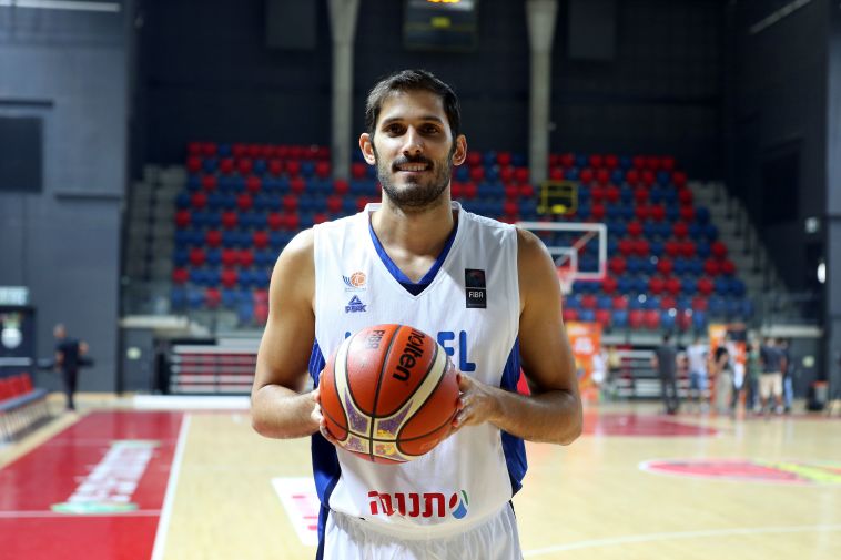 עומרי כספי. מביא קליעה (אודי ציטיאט) עומרי כספי. מביא קליעה (אודי ציטיאט)