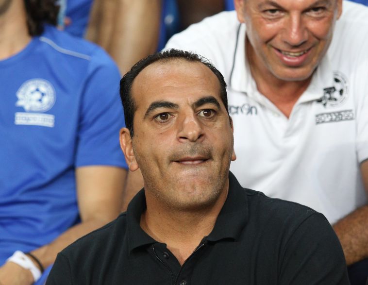 קובי רפואה. נזף בשחקנים (עדי אבישי) קובי רפואה. נזף בשחקנים (עדי אבישי)