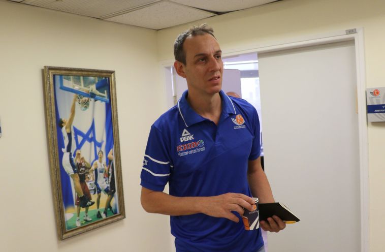 קטש במשרדי איגוד הכדורסל קטש במשרדי איגוד הכדורסל