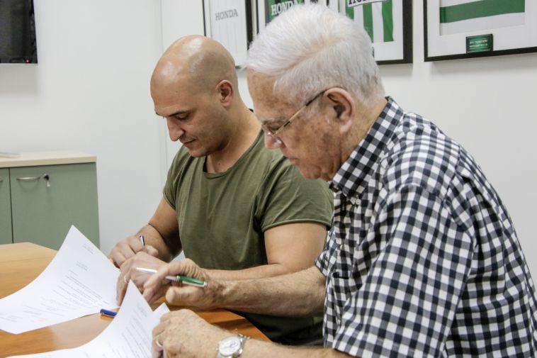 שחר ואלאך. הבעלים רוצה מישהו שיבנה מערכת יציבה (מכבי חיפה, האתר הרשמי) שחר ואלאך. הבעלים רוצה מישהו שיבנה מערכת יציבה (מכבי חיפה, האתר הרשמי)