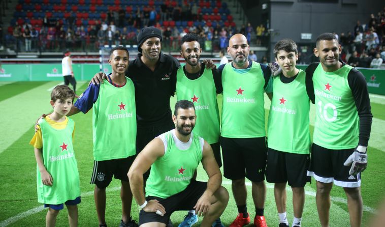 רונאלדיניו בביקורו הקודם בארץ. יחזור לשתף פעולה עם כוכבי הנבחרת הענקית (אודי ציטיאט) רונאלדיניו בביקורו הקודם בארץ. יחזור לשתף פעולה עם כוכבי הנבחרת הענקית (אודי ציטיאט)