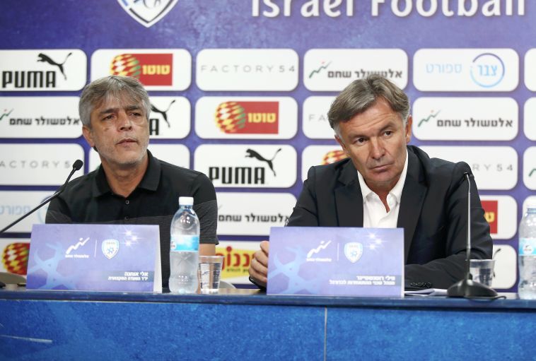 רוטנשטיינר לצד יו"ר ועדת האיתור אלי אוחנה. "אדם מקצועי מאוד" (דני מרון) רוטנשטיינר לצד יו"ר ועדת האיתור אלי אוחנה. "אדם מקצועי מאוד" (דני מרון)