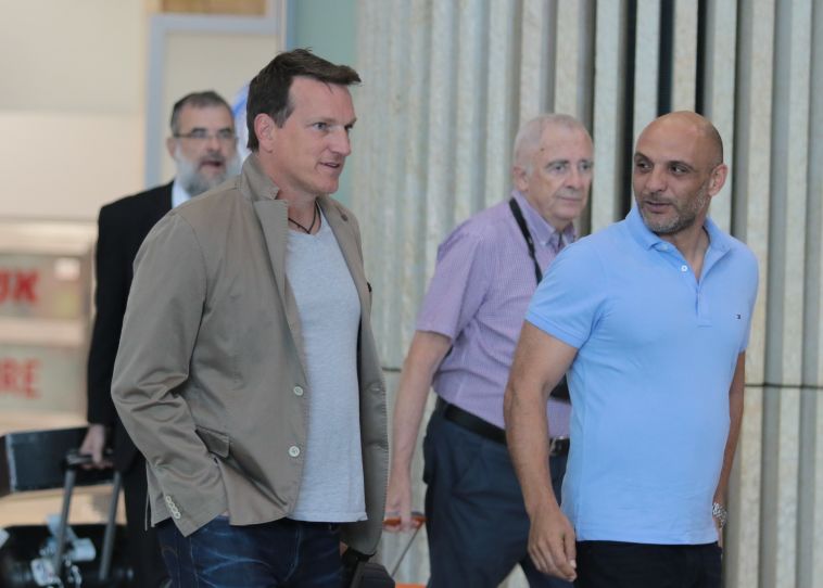 ברזל עם מאמן הנבחרת אנדי הרצוג. לא הכחיש או התנצל (יוני אריאלי) ברזל עם מאמן הנבחרת אנדי הרצוג. לא הכחיש או התנצל (יוני אריאלי)