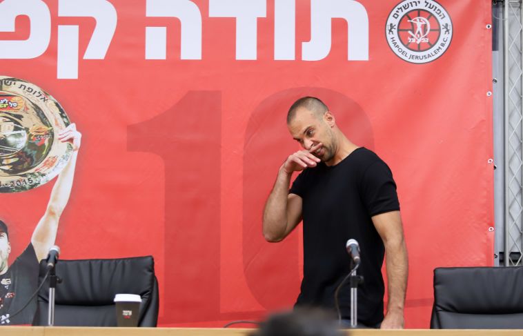 הלפרין מתרגש. "תודה לך כדורסל שהגשמת חלום של ילד בכיתה ג'" (דני מרון) הלפרין מתרגש. "תודה לך כדורסל שהגשמת חלום של ילד בכיתה ג'" (דני מרון)